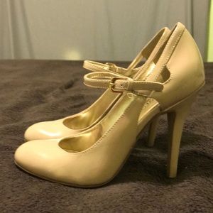 Nine West Mary Jane heels